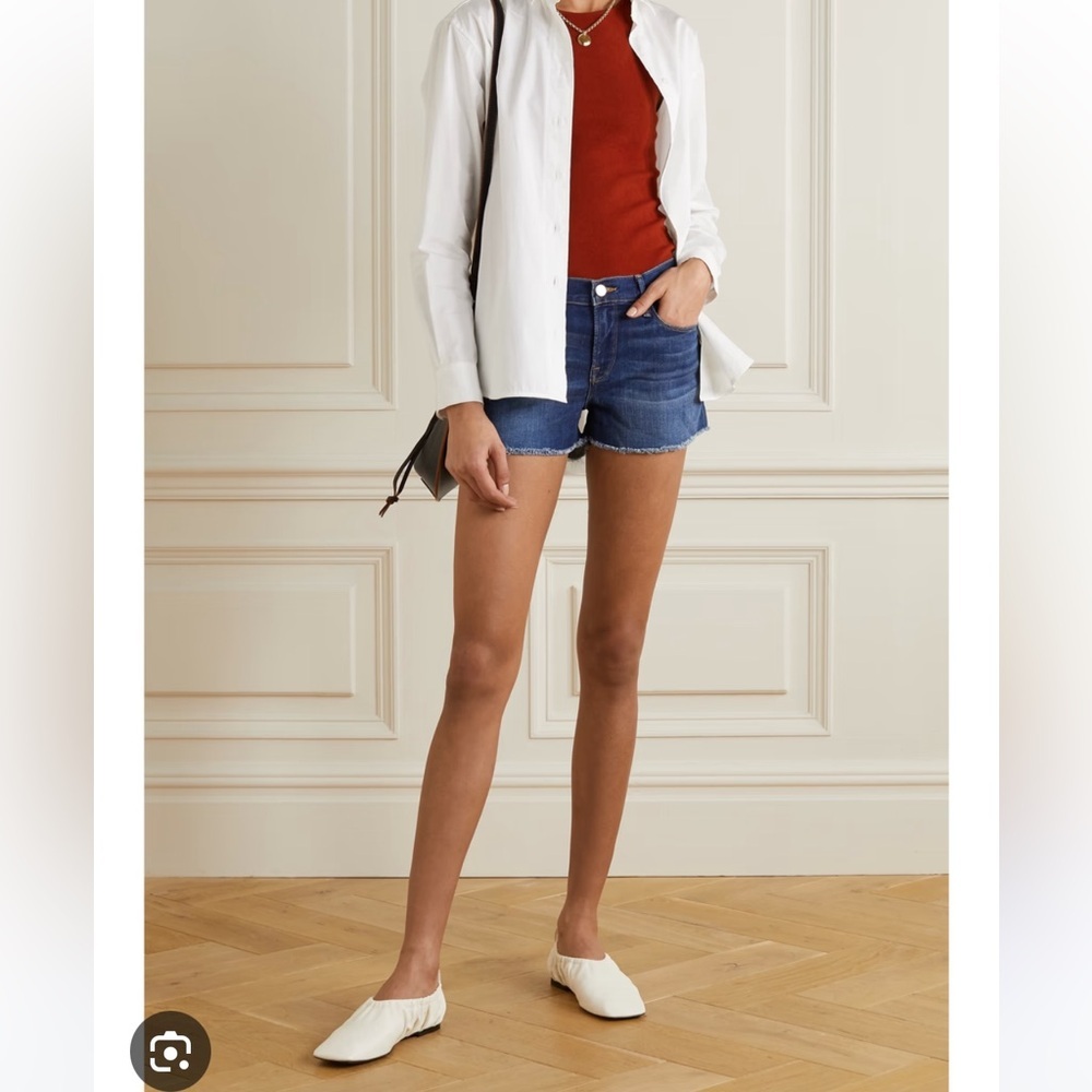 • Frame Denim • Le Cut Off Denim Shorts
Raw Hem Blue / Williams 25
